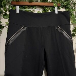 ATHLETA 💕Black Leggings with Zipper Accents XL
